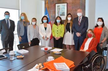 Subsecretaria se reúne con las siete chilenas reconocidas mundialmente por su aporte en la minería