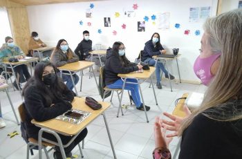 Como parte de ciclo de exposiciones para establecimientos educacionales de Ñuble:  Seremi Bárbara Hennig dictó charla sobre “Equidad de Género y Liderazgo Femenino” a estudiantes de Portezuelo