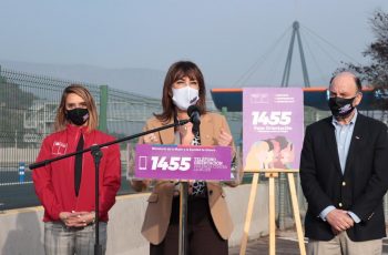 Ministros de la mujer y Obras Públicas lanzan convenio para difundir en carreteras canales de orientación para mujeres que están viviendo violencia