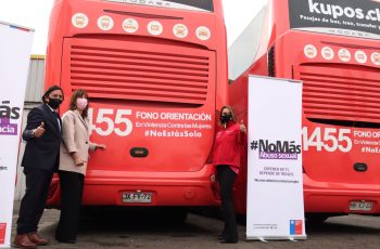 Buses Expreso Norte se une a campaña de violencia contra la mujer e instala el fono orientación 1455 en su flota