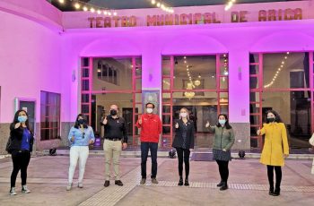 Teatro municipal se ilumina como parte de la campaña de prevención del cáncer de mama  Principal recinto cultural de la región se vistió literalmente de rosa.