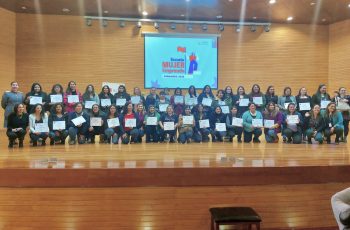 85 Mujeres de Los Ríos fueron certificadas en Escuela Mujer Emprende del SernamEG