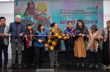 ExpoFeria reúne a más de 70 emprendedoras indígenas frente al Palacio de La Moneda