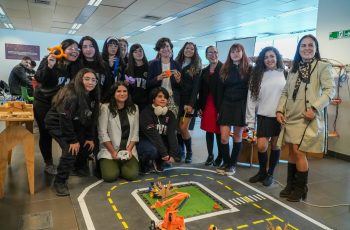 Ministras de Ciencia y de la Mujer  celebran el Día de las Niñas en TIC’S con 50 adolescentes