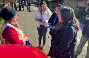 Seremi de la Mujer Biobío participa de Plaza Ciudadana y entrega kits de higiene personal a afectadas por inundaciones en Pichilo