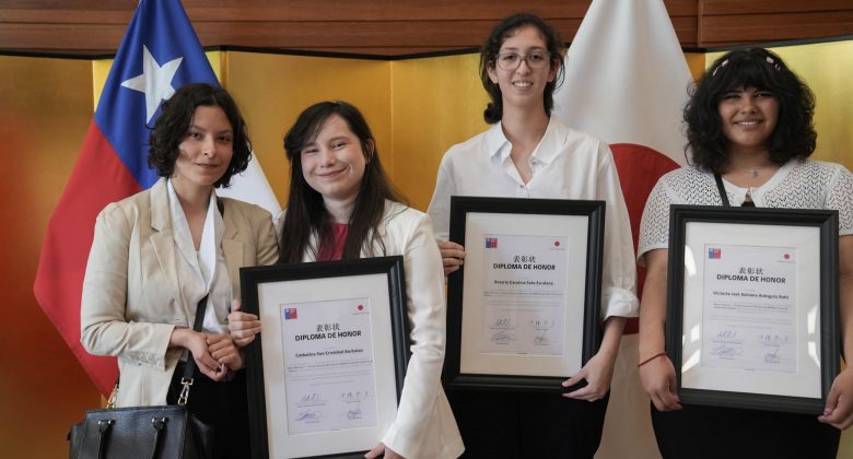 Ministerio de la Mujer y la Equidad de Género junto a la Embajada de Japón en Chile premia a ganadoras del Primer Concurso Nacional de MANGA sobre la No Violencia