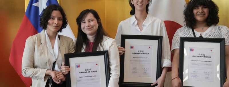 Ministerio de la Mujer y la Equidad de Género junto a la Embajada de Japón en Chile premia a ganadoras del Primer Concurso Nacional de MANGA sobre la No Violencia