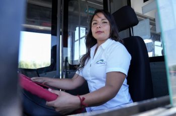 Mujeres y Conducción: Crece participación femenina en el transporte nacional