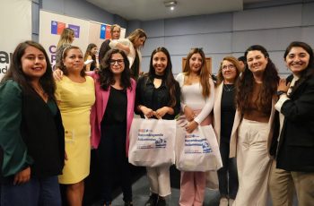 Ministra de la Mujer se reúne con beneficiarias del proyecto “Reconstruyendo Autonomías” en Viña del Mar