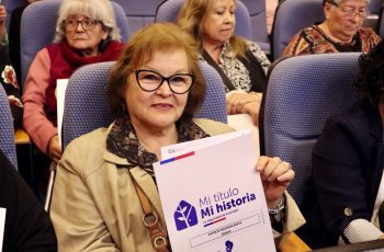 Subsecretarios de Bienes Nacionales y de la Mujer y la Equidad de Género entregan 51 títulos de dominio a mujeres de la región