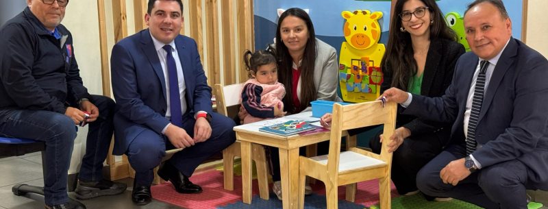 Registro Civil inaugura espacio infantil y alzadores para facilitar trámites a niños y niñas en Ñuble