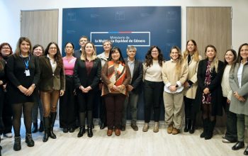 Gobierno presenta iniciativa que busca capacitar e insertar más mujeres en el sector de las telecomunicaciones