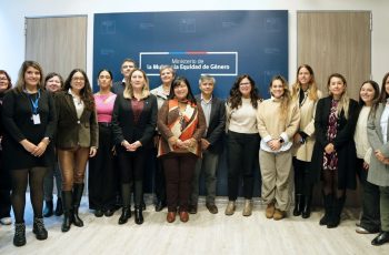Gobierno presenta iniciativa que busca capacitar e insertar más mujeres en el sector de las telecomunicaciones