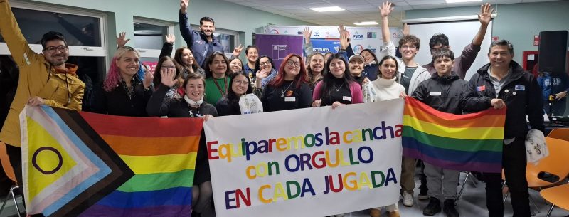 Jóvenes de Valdivia conmemoran el Día del Orgullo LGBTIQA+ con conversatorio sobre brechas de género, diversidades y deportes