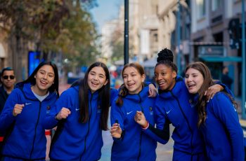 Americup Femenino Chile 2025: seleccionadas irrumpen en el centro de Santiago para jugar básquetbol con la gente