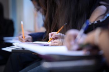 Más de 600 mujeres recibirán formación en liderazgo de parte del Ministerio de la Mujer y la Agencia Española de Cooperación Internacional