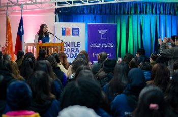 En San Felipe: Ministra Orellana aborda prevención de violencia de género en jóvenes y responde dudas sobre Ley ‘Papito Corazón’