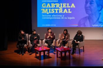 Investigadoras, poetas y escritoras participaron en conversatorio organizado por los 80 años del Nobel de Gabriela Mistral