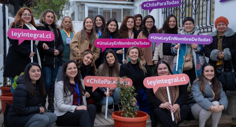 Ministra de la Mujer visita Centro de las Mujeres de Quilpué para difundir la nueva campaña que busca dar a conocer la ley integral