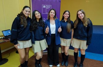 Seremi de la Mujer aborda prevención de la violencia en el pololeo con estudiantes de Antofagasta