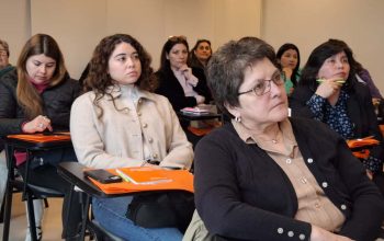 Los Ríos: Emprendedoras y pequeñas empresarias conocen oferta institucional para fortalecer sus negocios