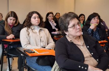 Los Ríos: Emprendedoras y pequeñas empresarias conocen oferta institucional para fortalecer sus negocios