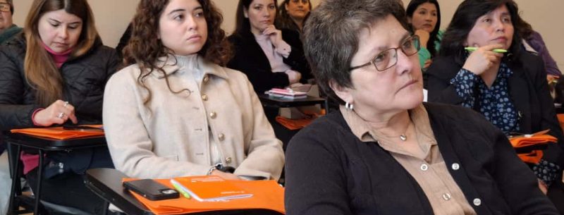 Los Ríos: Emprendedoras y pequeñas empresarias conocen oferta institucional para fortalecer sus negocios